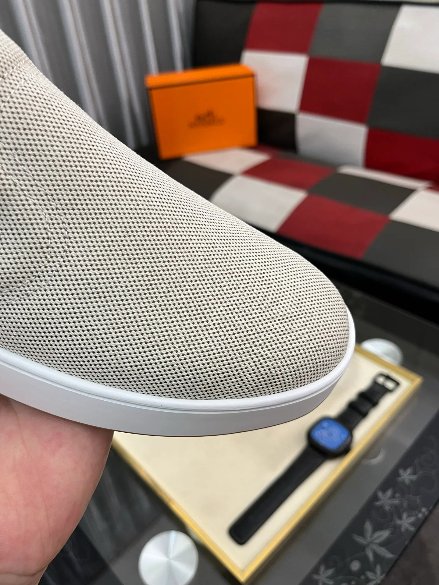 Men's Men's Shoes💰458⌚️⌚️HERMES/Hermès Hugo sneakers are casual men's shoes. These sneakers are made of imported first-layer cowhide leather and breathable mesh design. The contrasting color design creates a dynamic and modern shape. The front end of the toe is decorated with natural-color rubber inlays, making it novel and fashionable. The texture is incomparable, with cowhide lining and cowhide foot pads, the upper foot is comfortable and breathable, and the rubber sole is decorated with geometric patterns and iconic "H" details. A very personal one! Size: 38-44
